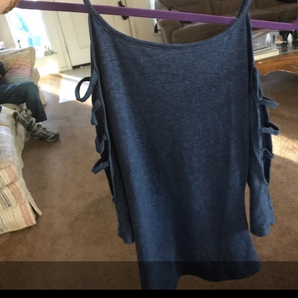 Blue cold shoulder top - Picture 3 of 4